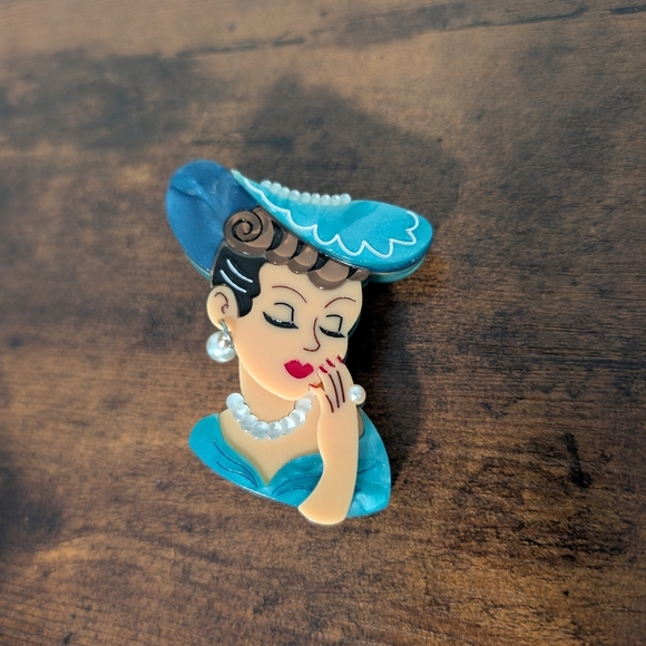 Elegant Blue and Pearl Brooch - Picture 1 of 1